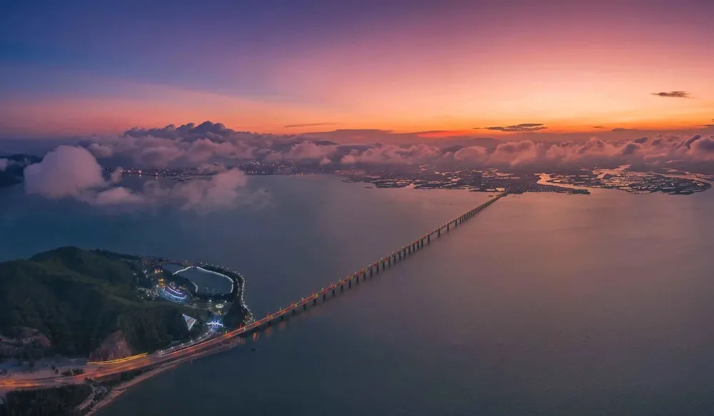 Cầu Thị Nại vươn mình trên biển, nối liền hai vùng đất