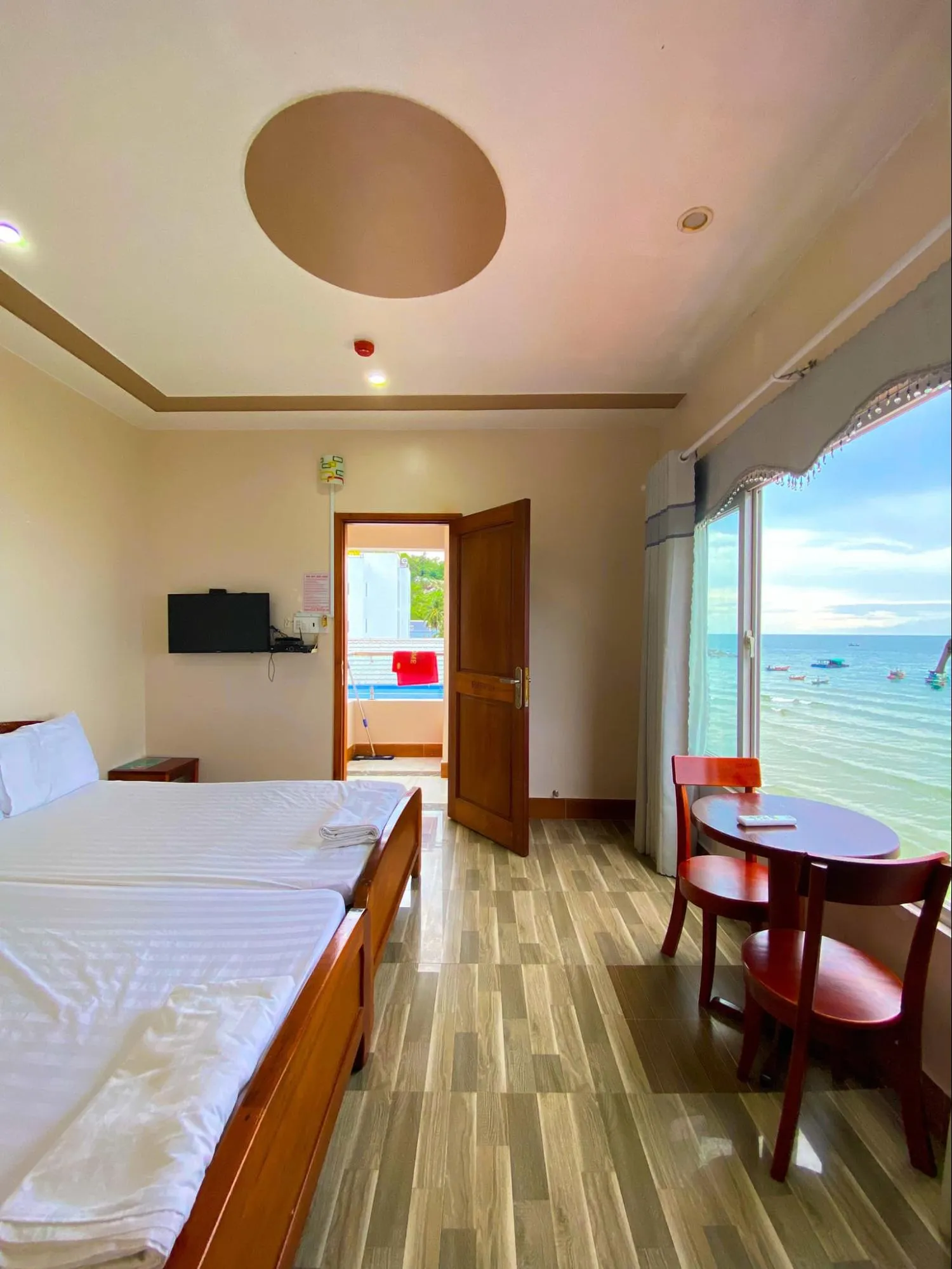 Phòng nghỉ khách sạn Lại Sơn view biển