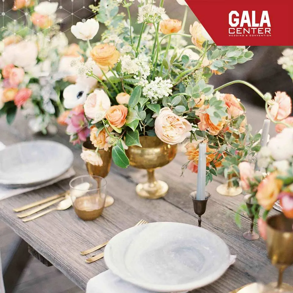 Nhà hàng tiệc cưới quận Tân Bình Gala Center gợi ý cách trang trí bàn tiệc cưới với hoa hồng