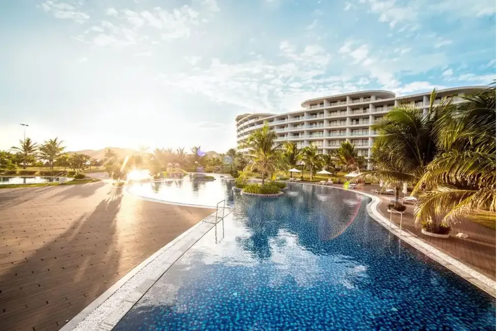 Bể bơi ngoài trời tại FLC Luxury Hotel Quy Nhơn