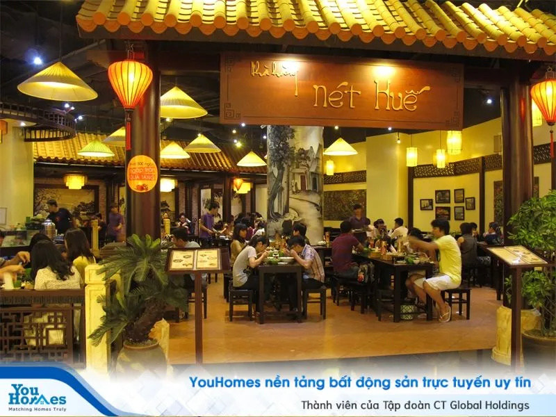 Nét Huế phục vụ món Huế chuẩn vị xứ Huế