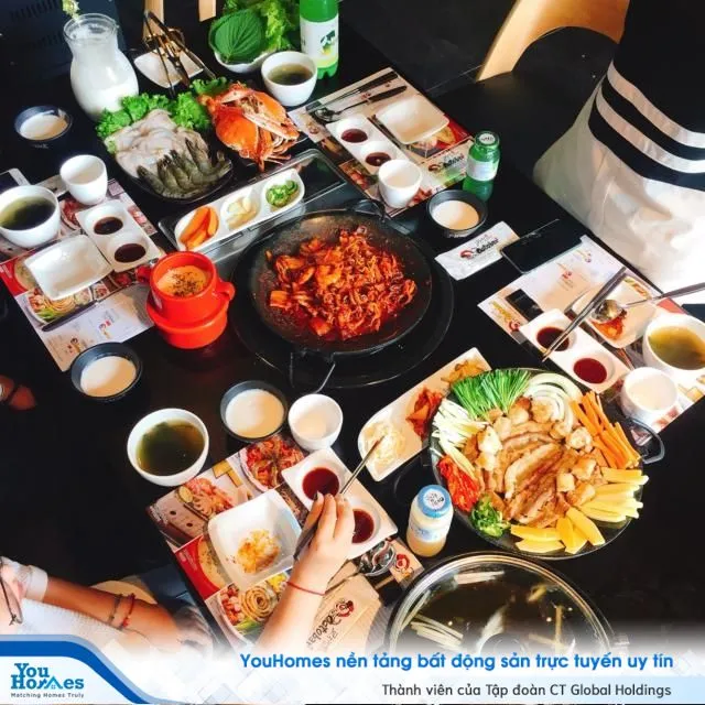 Octobar Restaurant chuyên bạch tuộc xào cay phong cách Hàn Quốc