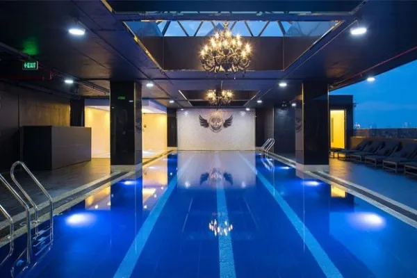 Hồ bơi sang trọng tại California Fitness & Yoga