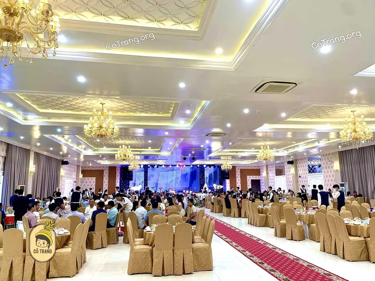 Phương Đông Palace - 130 Nguyễn Công Phương, Quảng Ngãi