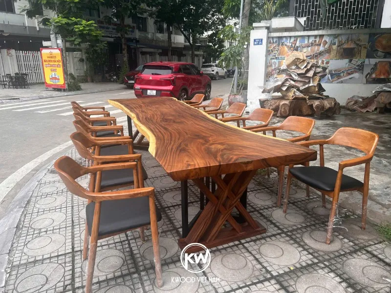 Bộ bàn ghế gỗ phòng khách dưới 15 triệu làm bằng gỗ me tây chắc chắn, vân gỗ độc đáo (Nguồn: Sưu tầm)