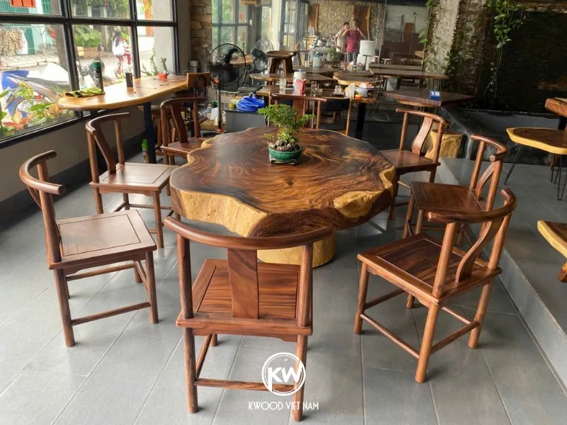 Bàn trà phòng khách làm bằng gỗ me tây nguyên tấm với thiết kế tinh xảo