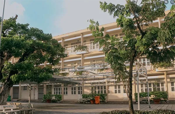 Cổng trường THPT Châu Thành với kiến trúc độc đáo