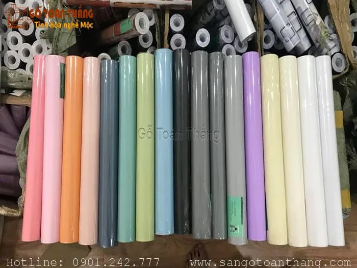 Decal dán kính cửa ra vào có nhiều chủng loại