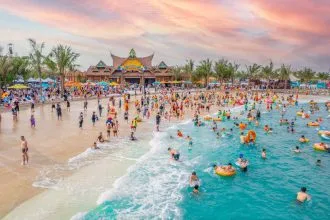 Vui chÆ¡i táº¡i VinWonders Wave Park & Water Park