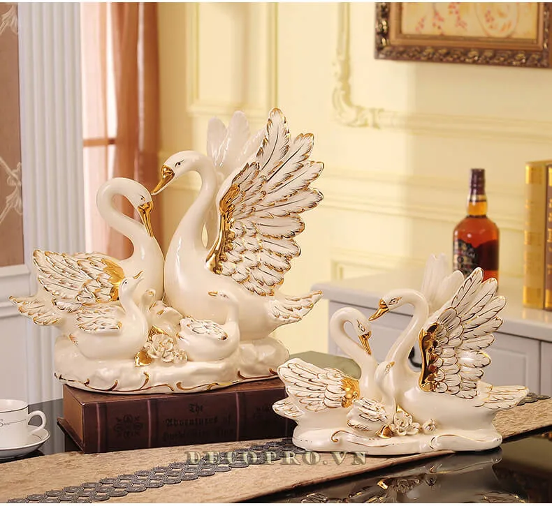 Gia đình thiên nga gốm trắng