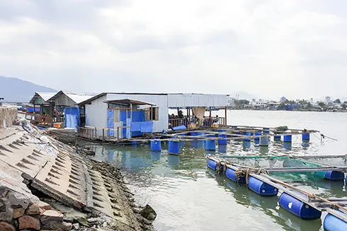 Nhà hàng nổi trên sông Quán Trường với 3 sàn được xây dựng trái phép