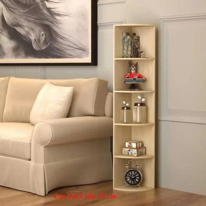 Kệ gỗ sáng màu để góc sofa phòng khách
