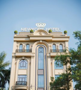 Khách Sạn Tân Cổ Điển: Nét Sang Trọng Vượt Thời Gian