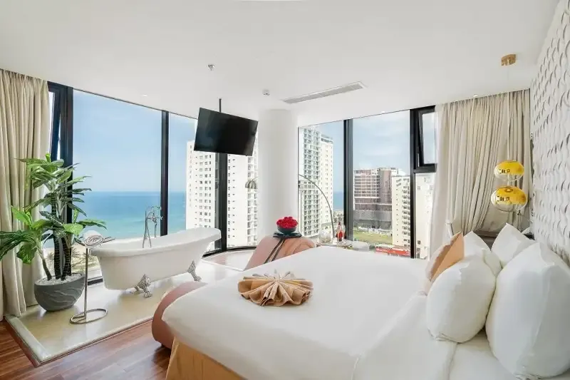 KhÃ¡ch sáº¡n view biá»ƒn ÄÃ  Náºµng