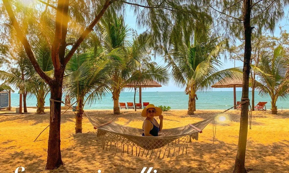 Hồ bơi ngoài trời với tầm nhìn ra biển