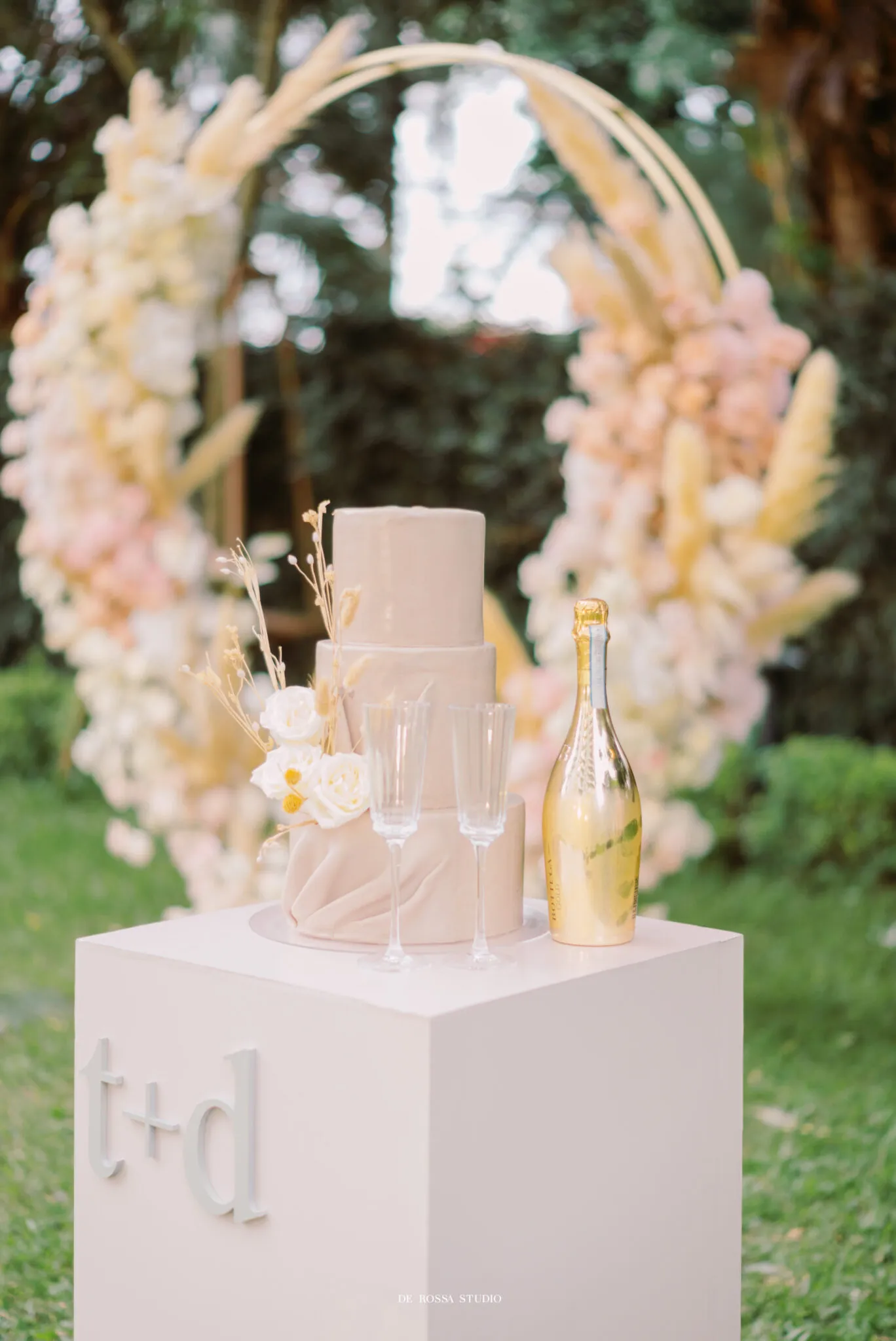 Không gian tiệc cưới ngoài trời