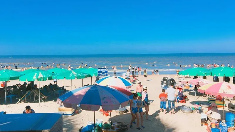 Tắm biển Long Hải