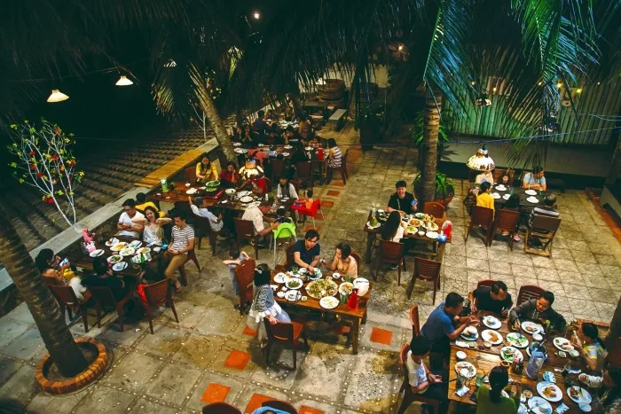 Không gian ngoài trời tại hải sản Phố Đêm