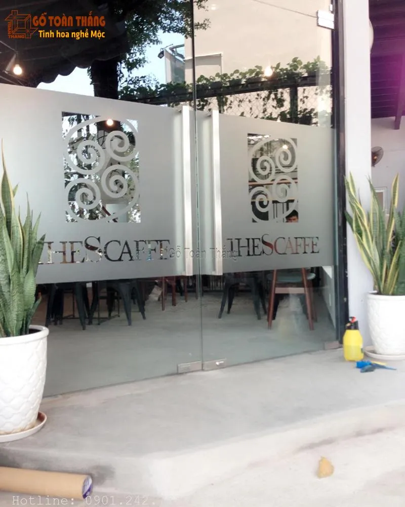 Decal dán cửa kính ra vào Mẫu 08