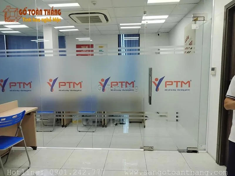 Decal dán kính cửa ra vào