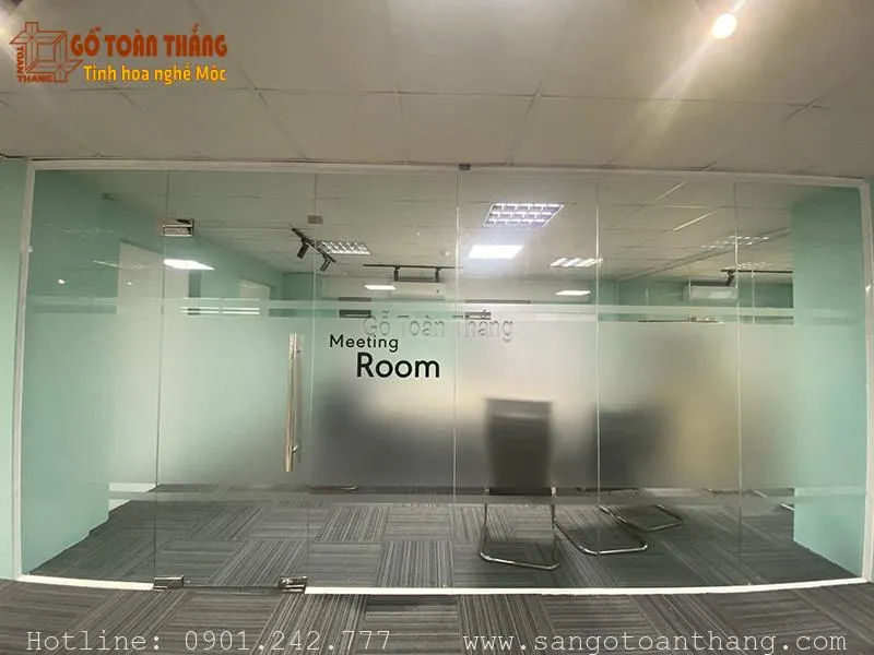 Decal dán cửa kính ra vào cho phòng họp