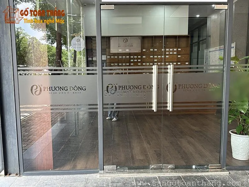 Decal dán cửa kính ra vào Mẫu 03