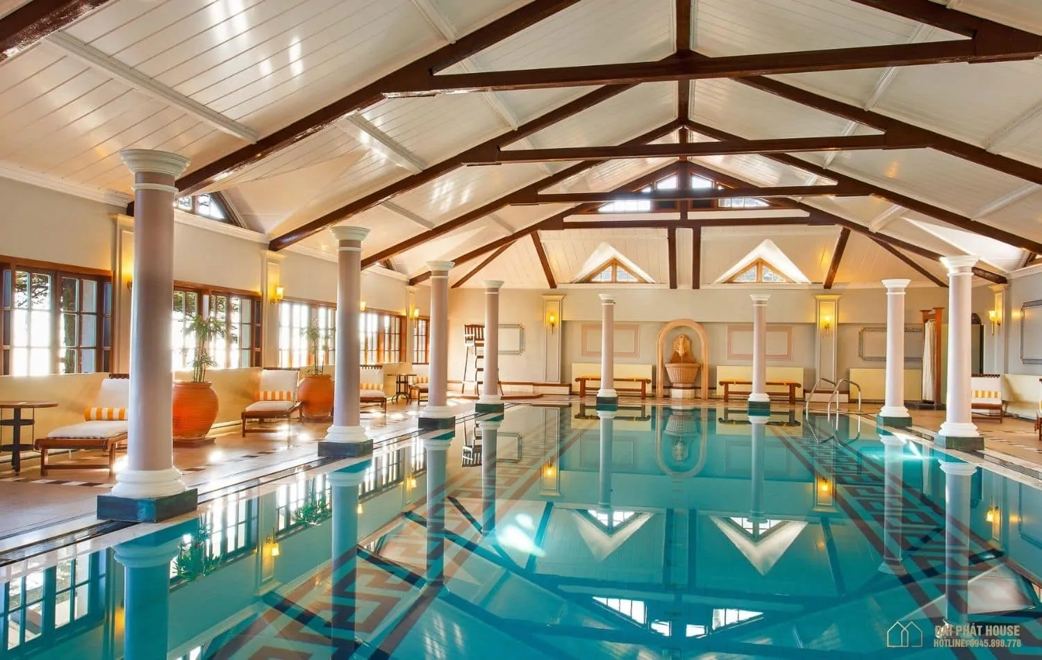 Bể bơi khách sạn