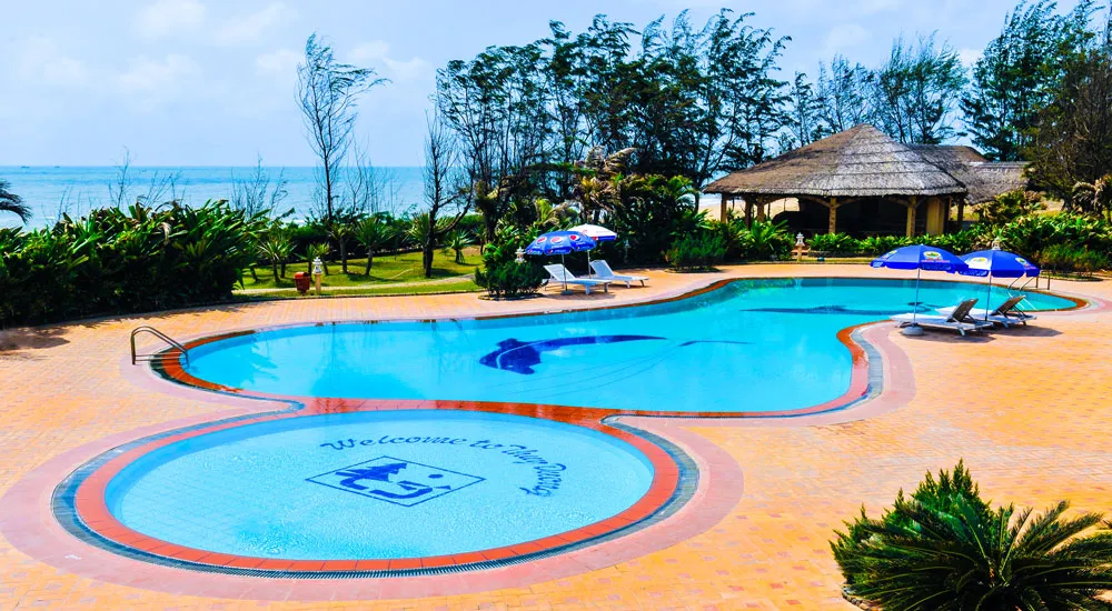 Hồ bơi nước mặn tại resort Thùy Dương Long Hải