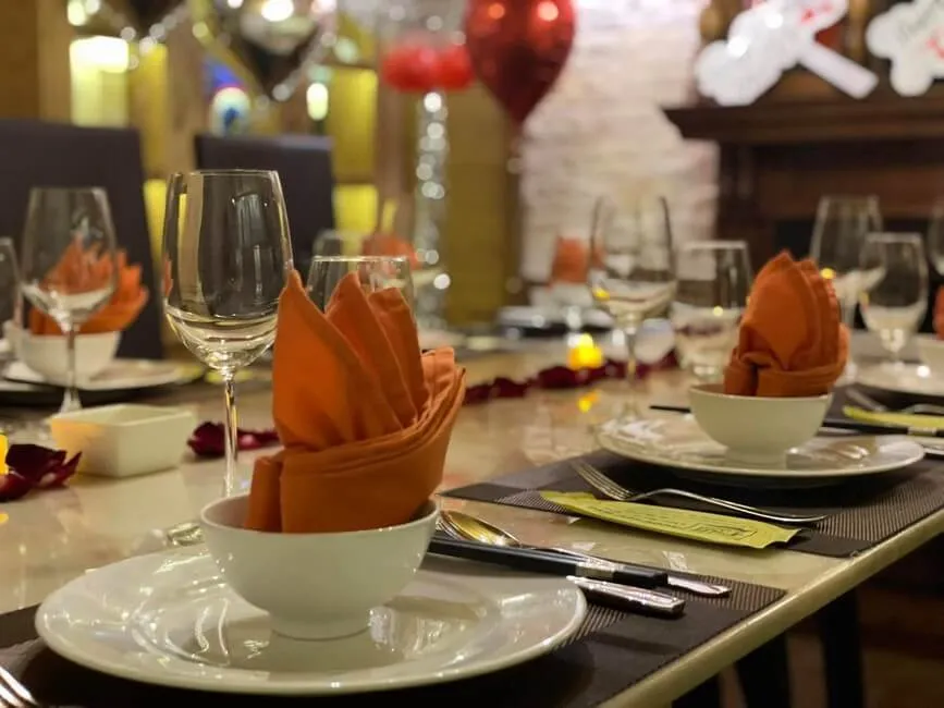 Trải nghiệm sự sang chảnh đến từng chi tiết của nhà hàng Ngọc Lục Bảo