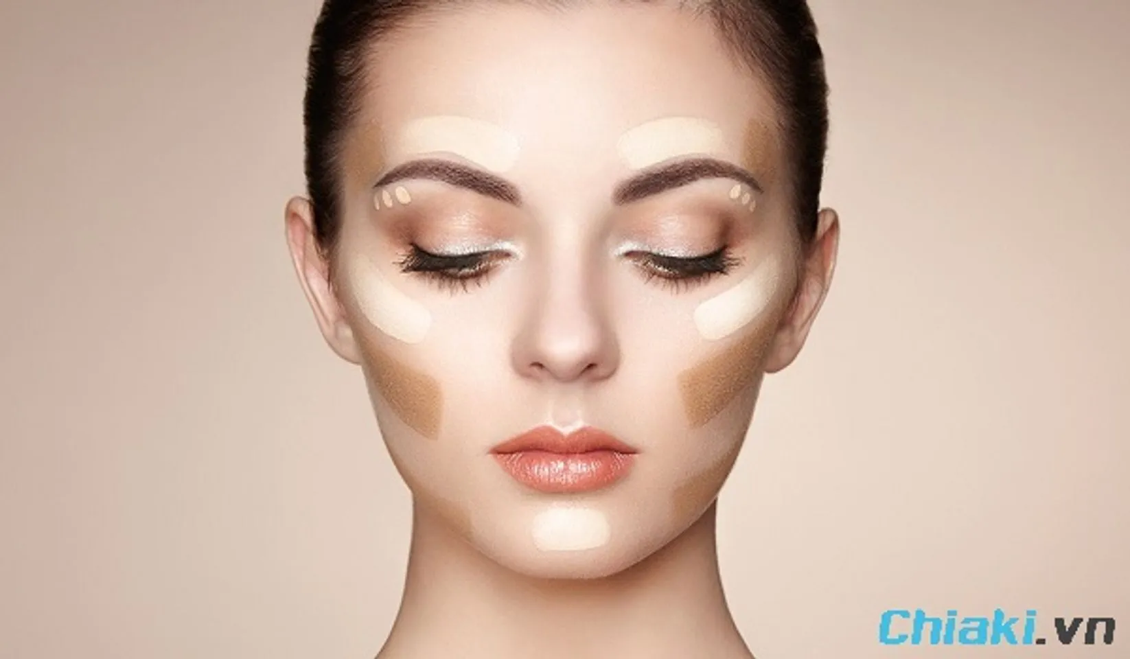 Các bước trang điểm đi dự tiệc cưới, kỷ yếu đều phải tạo khối